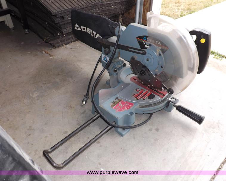 image for item I8389 Delta 40-680 scroll saw