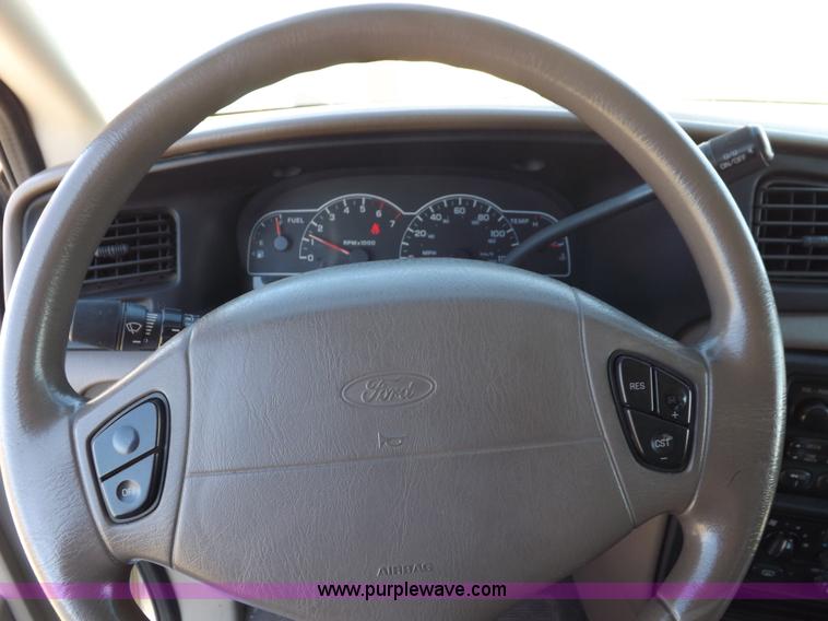 image for item I8490 2000 Ford Windstar LX van