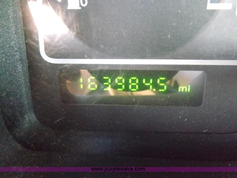 image for item I8490 2000 Ford Windstar LX van