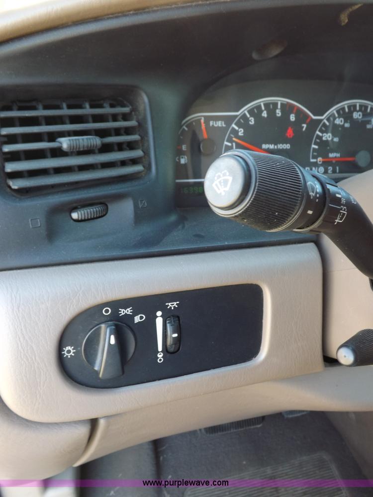 image for item I8490 2000 Ford Windstar LX van