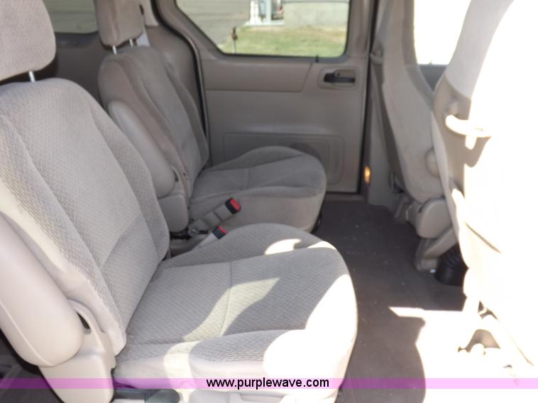 image for item I8490 2000 Ford Windstar LX van