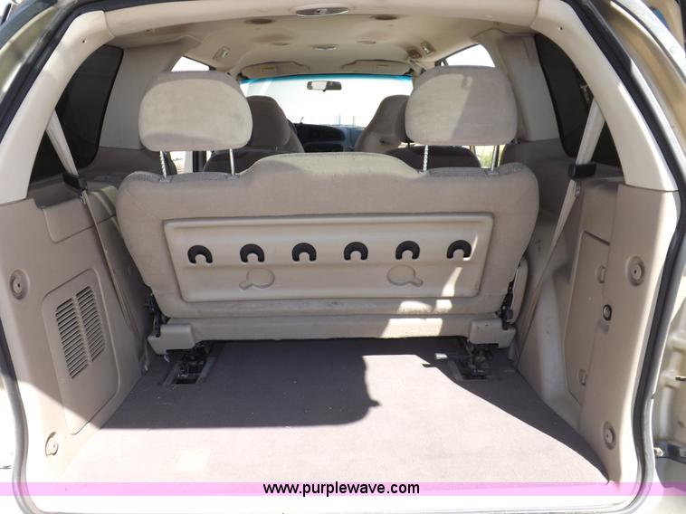 image for item I8490 2000 Ford Windstar LX van