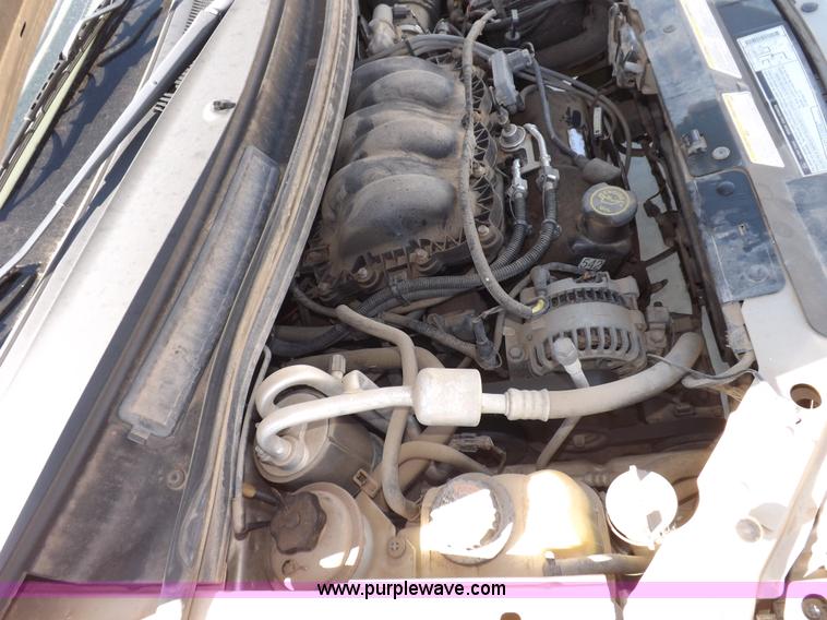 image for item I8490 2000 Ford Windstar LX van