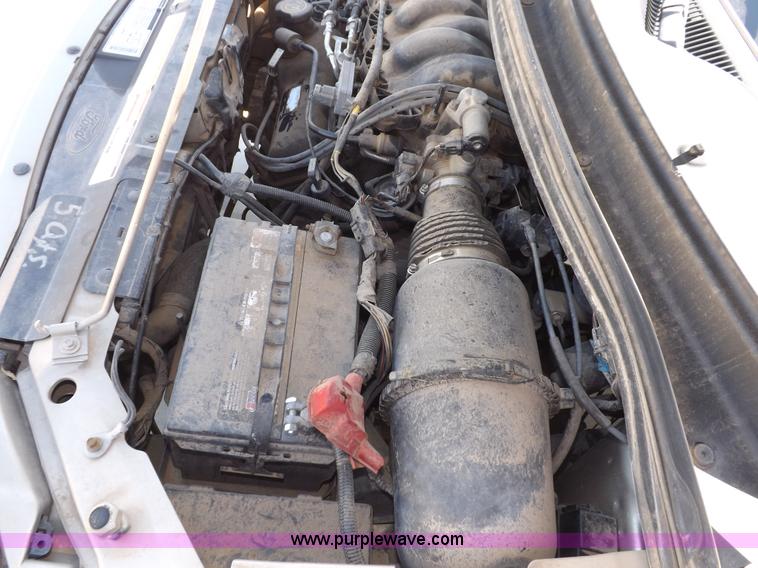 image for item I8490 2000 Ford Windstar LX van