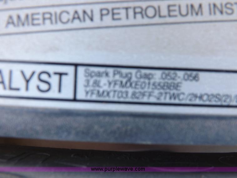 image for item I8490 2000 Ford Windstar LX van