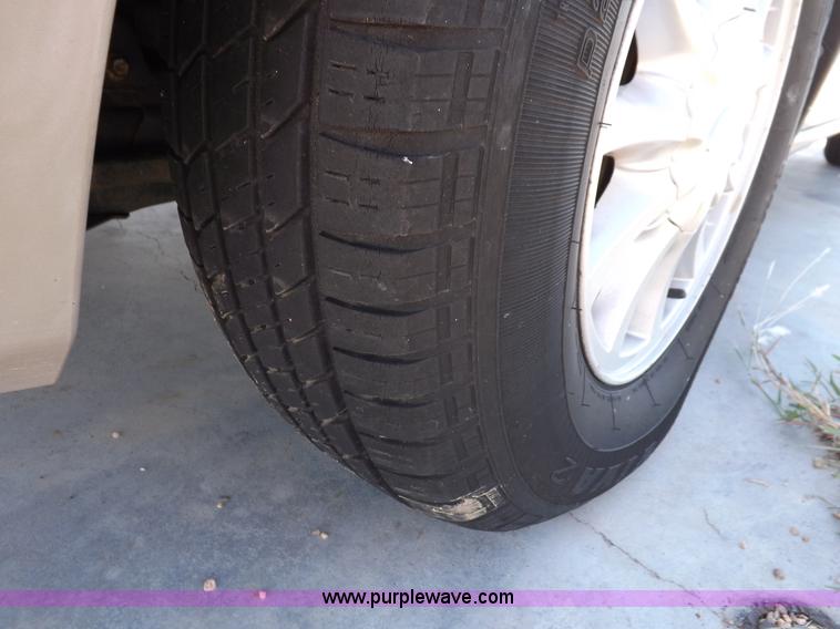 image for item I8490 2000 Ford Windstar LX van