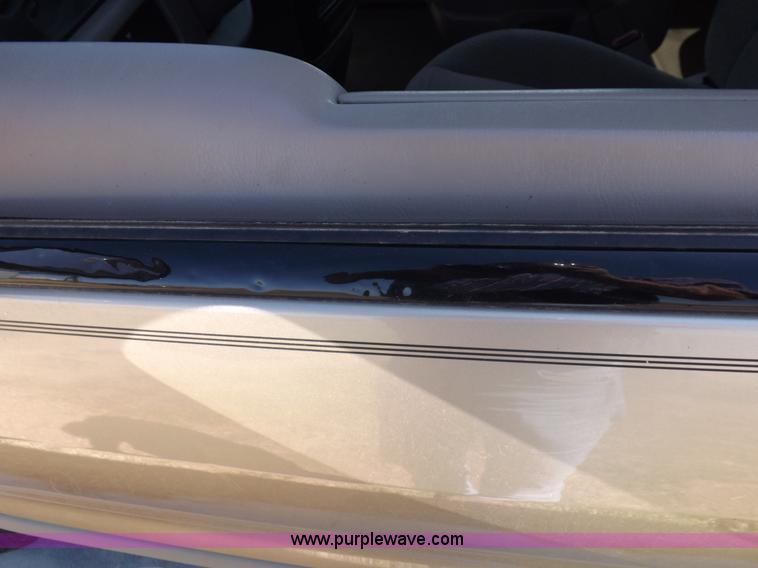 image for item I8490 2000 Ford Windstar LX van