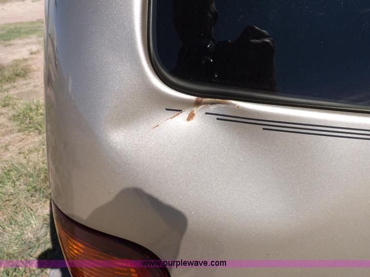 image for item I8490 2000 Ford Windstar LX van