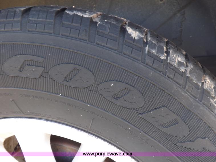 image for item I8490 2000 Ford Windstar LX van