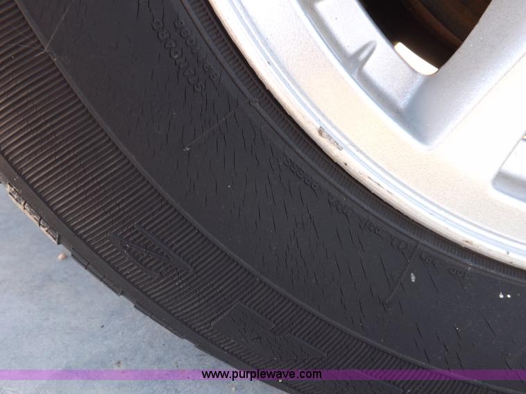 image for item I8490 2000 Ford Windstar LX van