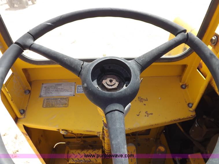 image for item I8491 1971 Caterpillar 613 elevating scraper