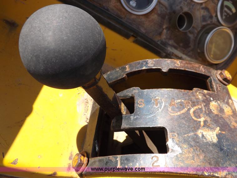 image for item I8491 1971 Caterpillar 613 elevating scraper