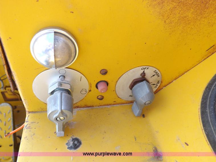 image for item I8491 1971 Caterpillar 613 elevating scraper