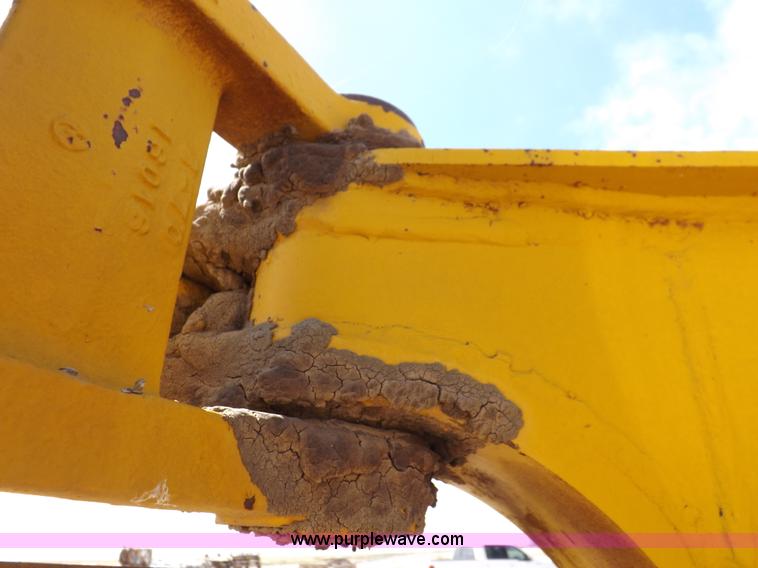 image for item I8491 1971 Caterpillar 613 elevating scraper