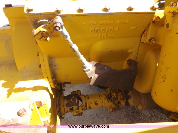 image for item I8491 1971 Caterpillar 613 elevating scraper