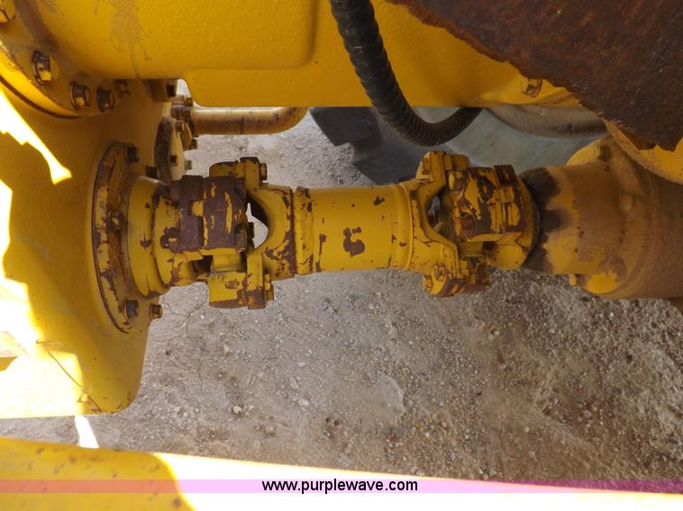 image for item I8491 1971 Caterpillar 613 elevating scraper