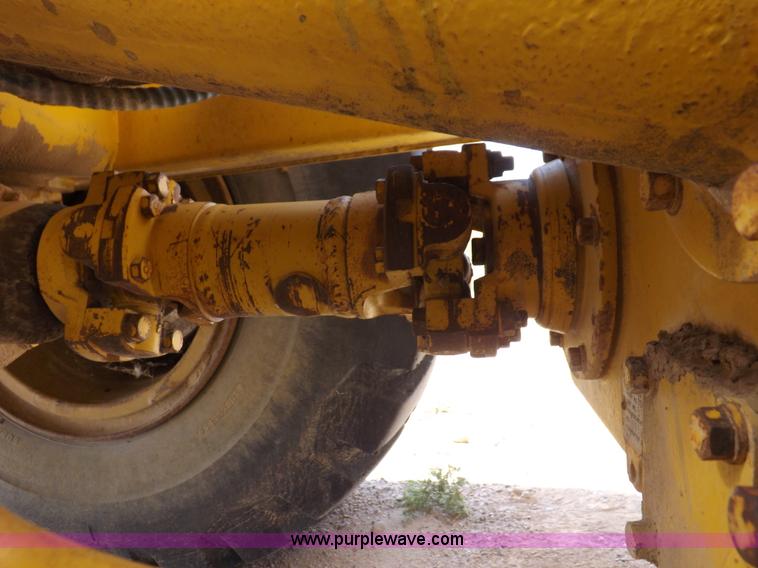 image for item I8491 1971 Caterpillar 613 elevating scraper