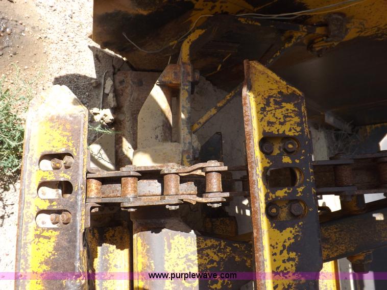 image for item I8491 1971 Caterpillar 613 elevating scraper