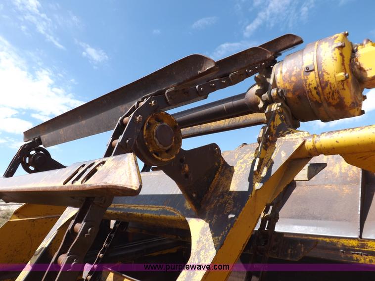 image for item I8491 1971 Caterpillar 613 elevating scraper