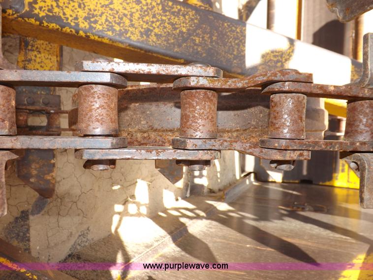 image for item I8491 1971 Caterpillar 613 elevating scraper