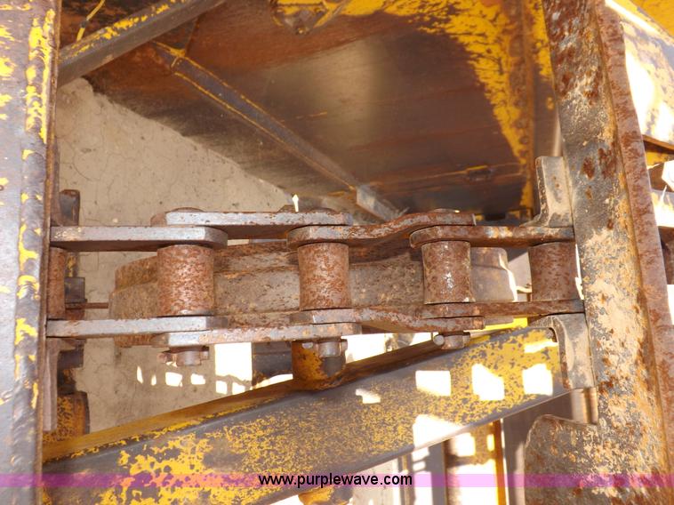 image for item I8491 1971 Caterpillar 613 elevating scraper