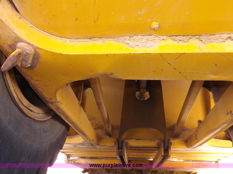 image for item I8491 1971 Caterpillar 613 elevating scraper