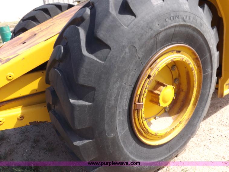 image for item I8491 1971 Caterpillar 613 elevating scraper