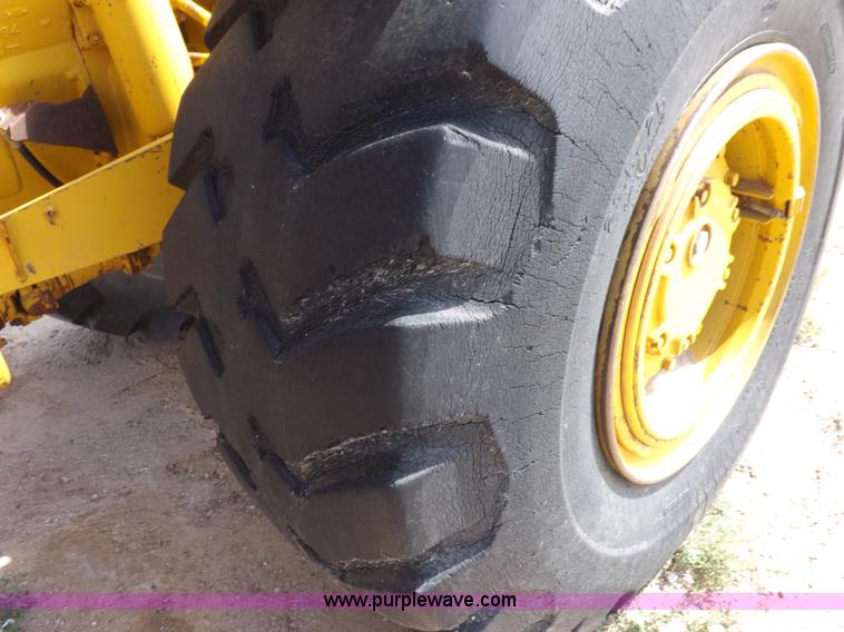 image for item I8491 1971 Caterpillar 613 elevating scraper