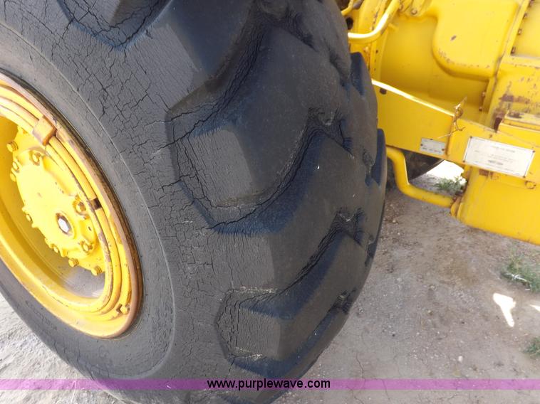 image for item I8491 1971 Caterpillar 613 elevating scraper