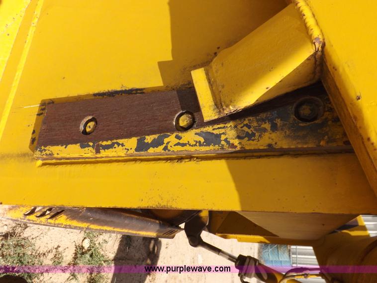 image for item I8491 1971 Caterpillar 613 elevating scraper