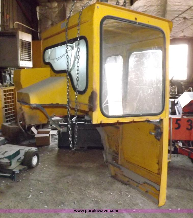 image for item I8491 1971 Caterpillar 613 elevating scraper