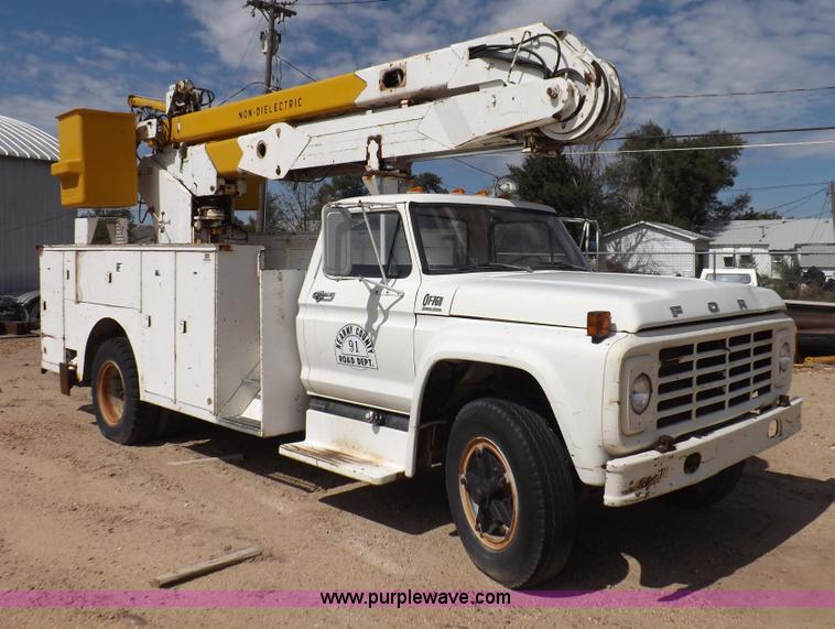image for item I8492 1975 Ford F750E bucket truck