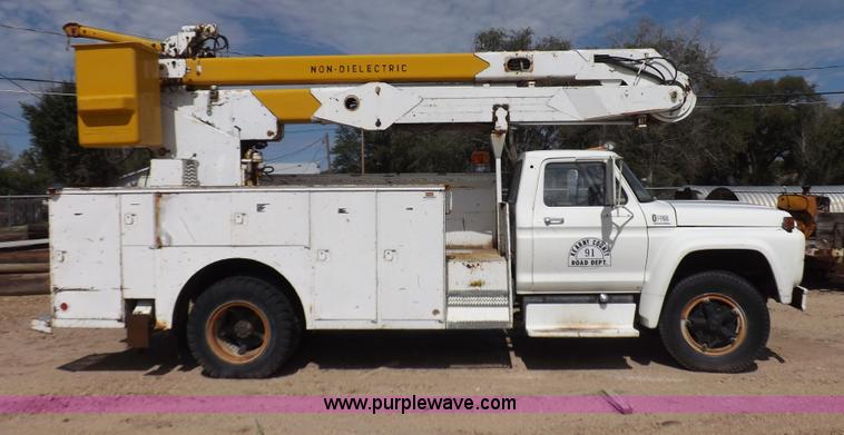 image for item I8492 1975 Ford F750E bucket truck