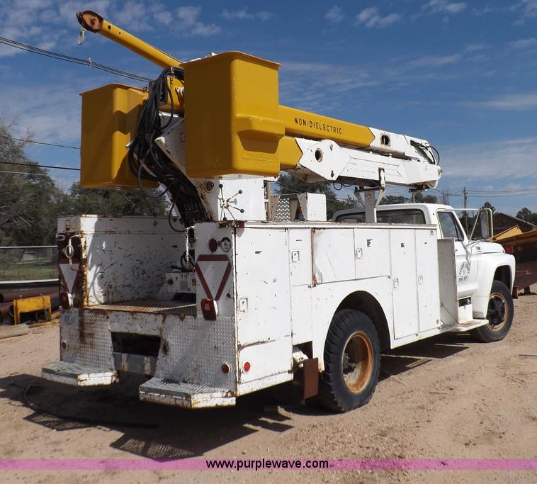 image for item I8492 1975 Ford F750E bucket truck