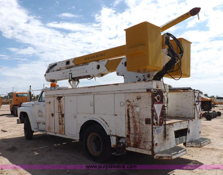 image for item I8492 1975 Ford F750E bucket truck