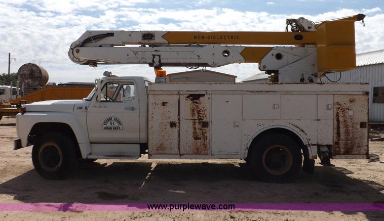 image for item I8492 1975 Ford F750E bucket truck