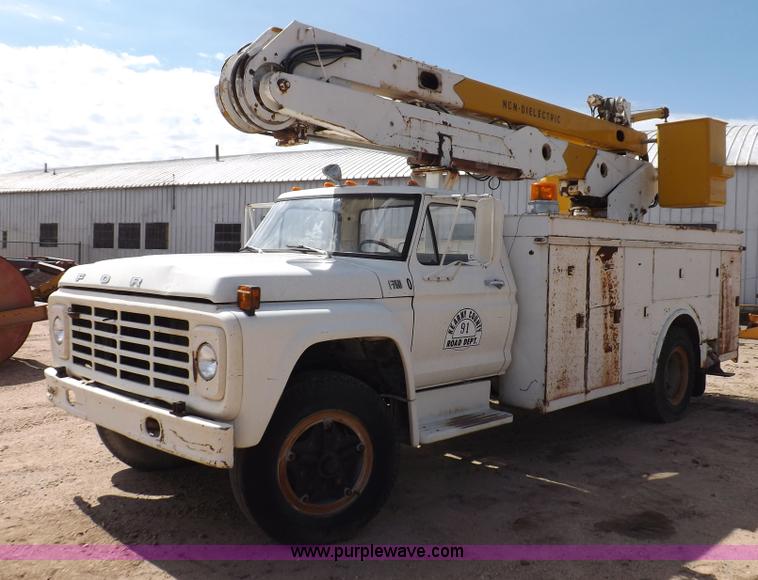 image for item I8492 1975 Ford F750E bucket truck