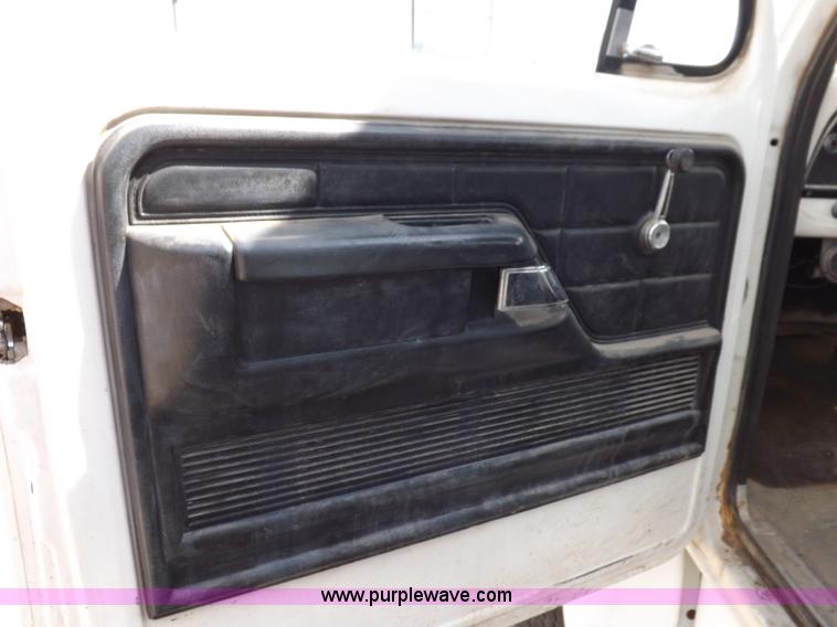 image for item I8492 1975 Ford F750E bucket truck