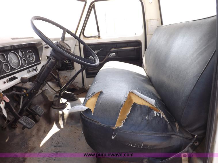 image for item I8492 1975 Ford F750E bucket truck