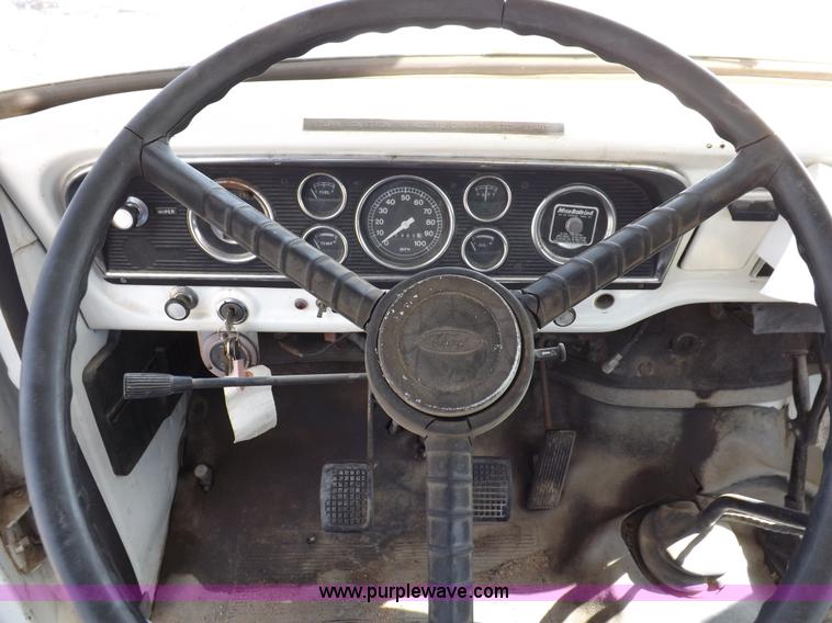 image for item I8492 1975 Ford F750E bucket truck