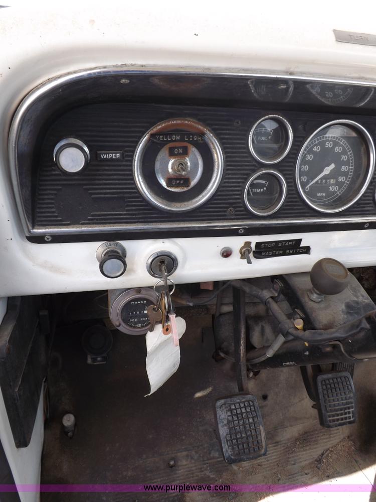 image for item I8492 1975 Ford F750E bucket truck