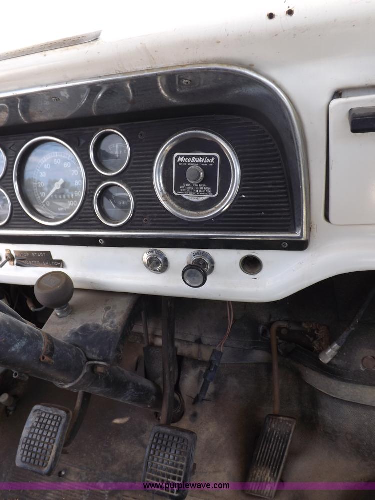 image for item I8492 1975 Ford F750E bucket truck