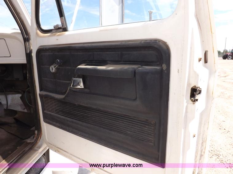 image for item I8492 1975 Ford F750E bucket truck