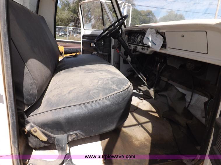 image for item I8492 1975 Ford F750E bucket truck