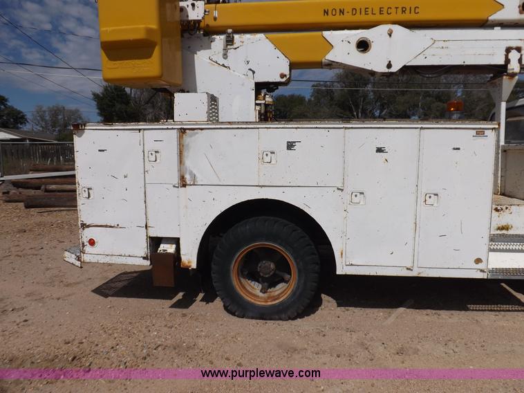 image for item I8492 1975 Ford F750E bucket truck