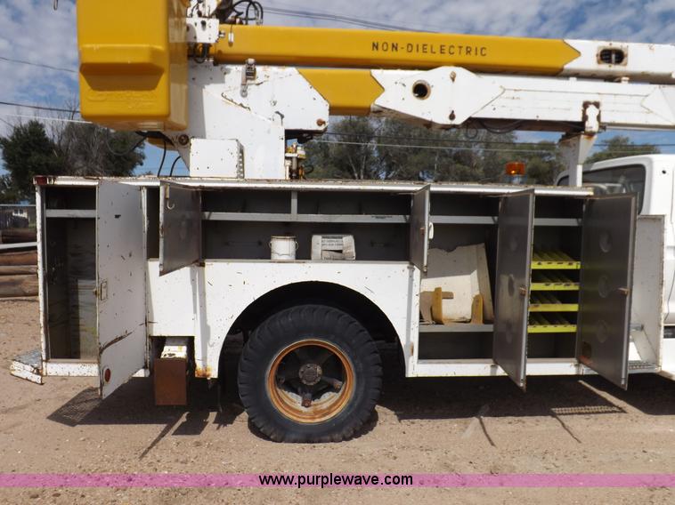 image for item I8492 1975 Ford F750E bucket truck