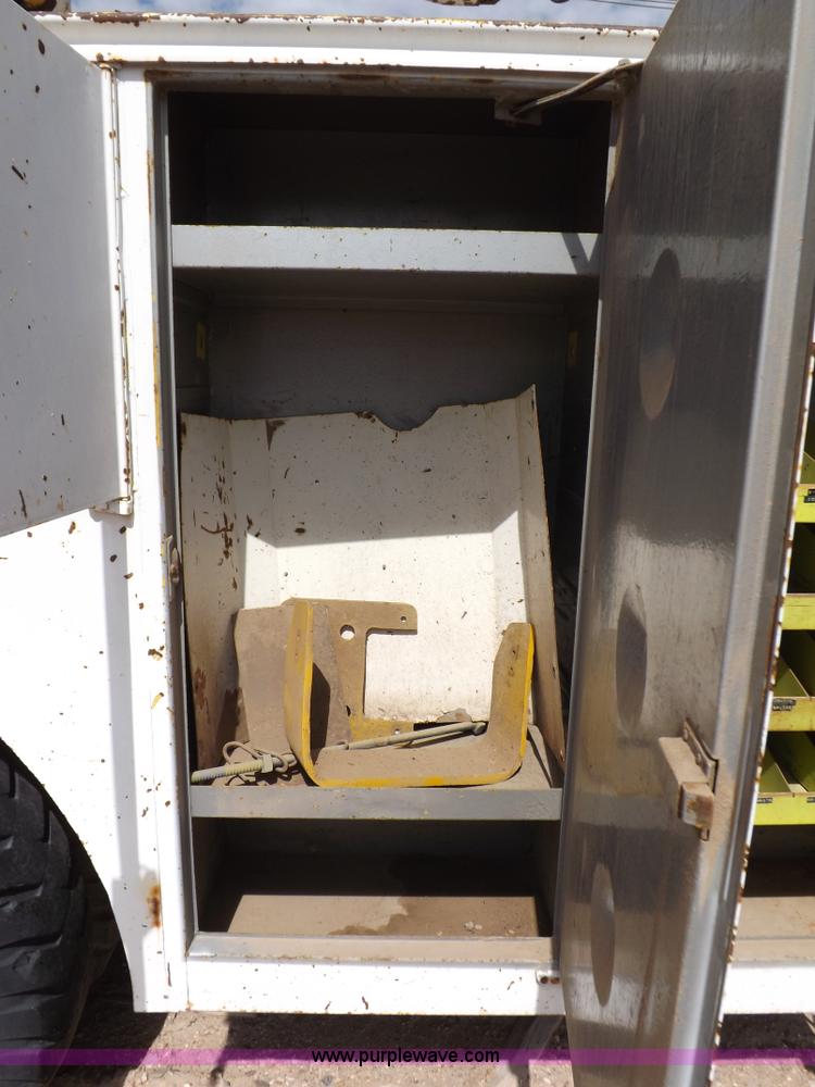 image for item I8492 1975 Ford F750E bucket truck