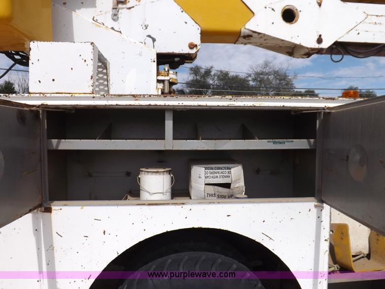 image for item I8492 1975 Ford F750E bucket truck