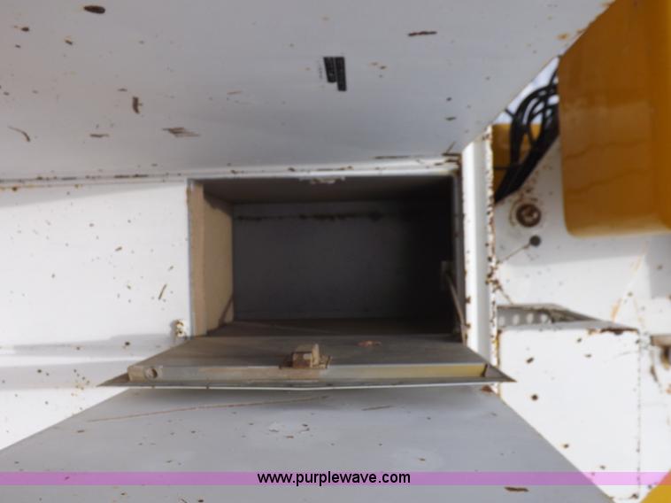 image for item I8492 1975 Ford F750E bucket truck