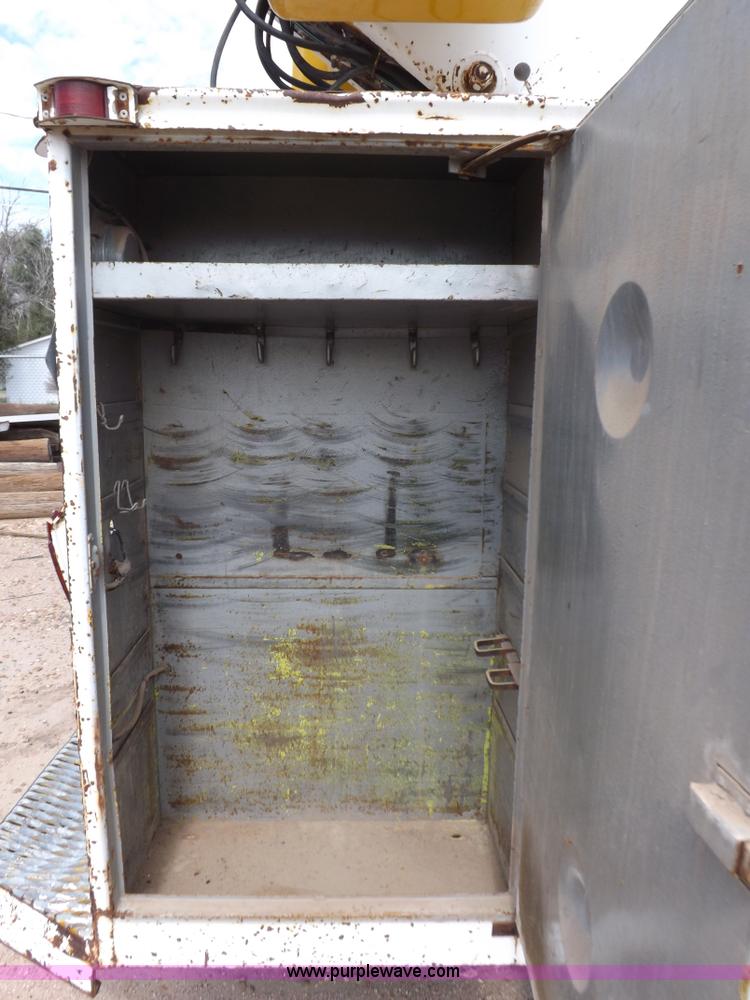 image for item I8492 1975 Ford F750E bucket truck